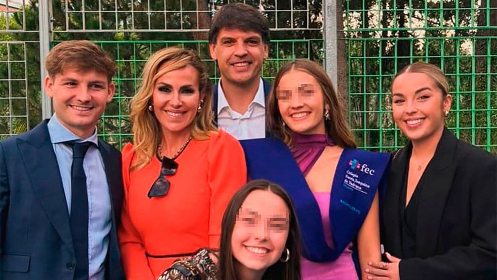 Fernando Morientes, feliz en la graduación de la tercera de sus cuatro hijos