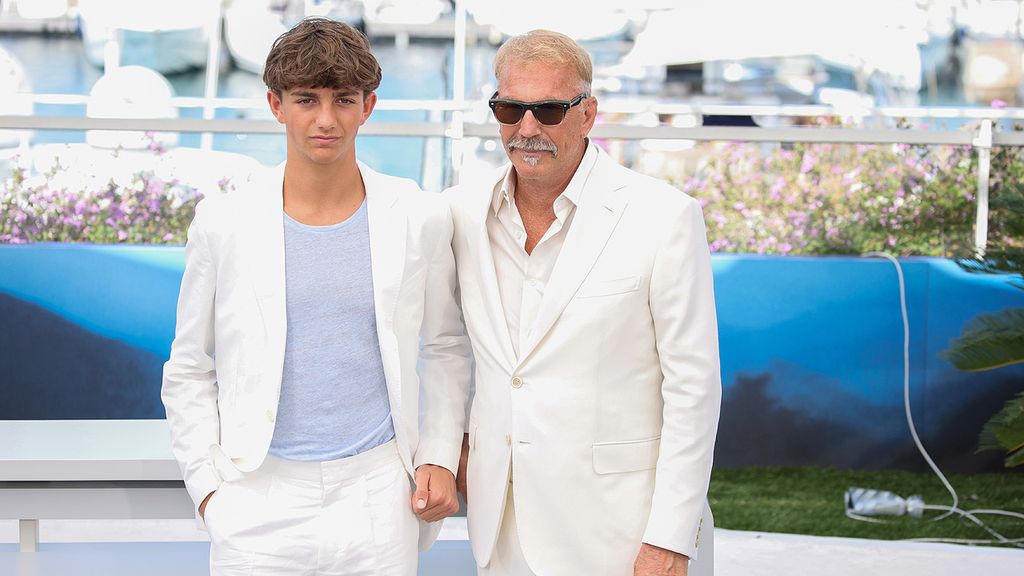 Kevin Costner presenta en Cannes su última película, con la que su hijo Hayes ha debutado como actor 