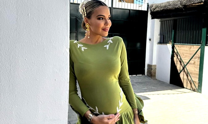Alba Silva regresa embarazada al Rocío un año después del grave accidente de su marido que cambió sus vidas