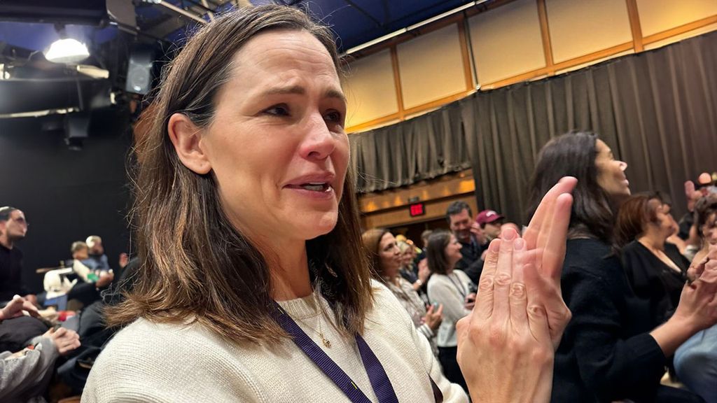 Jennifer Garner no puede evitar llorar en la graduación de su hija mayor