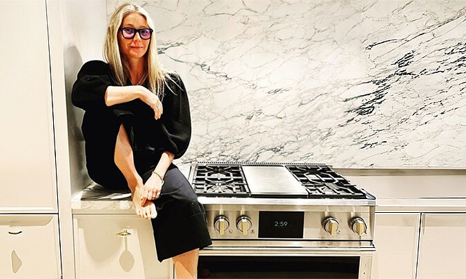 No te pierdas a Gwyneth Paltrow cocinando la tortilla de patata que le enseñó a hacer su 'madre española'