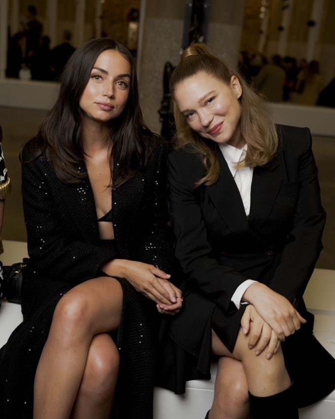 Ana de Armas, Sophie Turner y Marta Ortega, entre los asistentes al espectacular desfile Crucero de Louis Vuitton en Barcelona - Foto 1