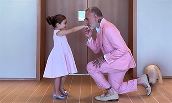 ¡Como un cuento de hadas! El vídeo de Gianluca Vacchi convertido en el 'príncipe' de su hija Blu Jerusalema, de tres años