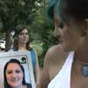 Una dama de honor en EE.UU. asiste a la boda de su amigo a través de un iPad