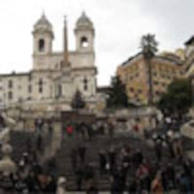 Roma prohibe comer en las calles del centro histórico