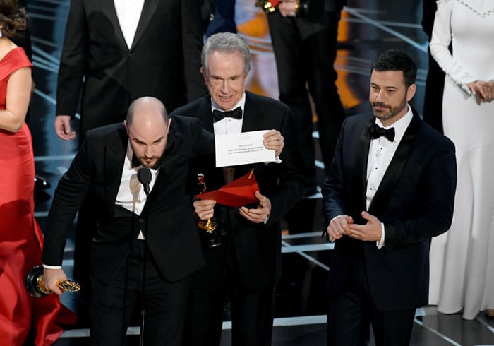 La cara de Ryan Gosling y sus compañeros tras el 'no' Oscar de 'La la land'