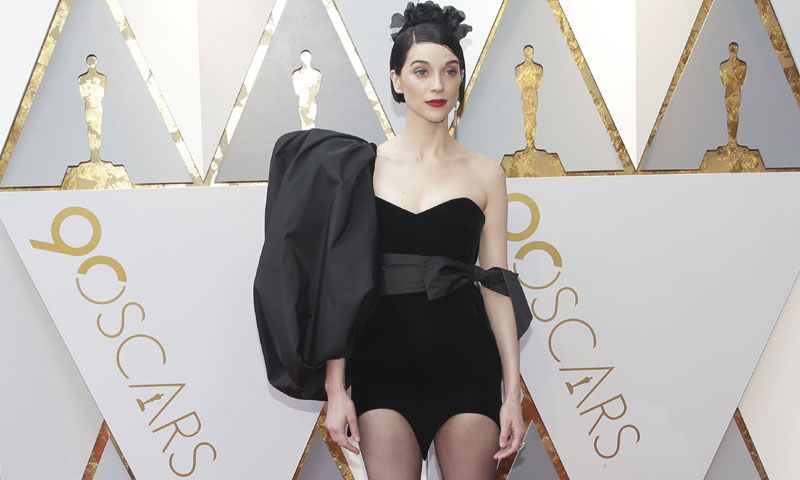 Esto es lo que ocurre cuando St. Vincent se viste de Saint Laurent y Carlota Casiraghi