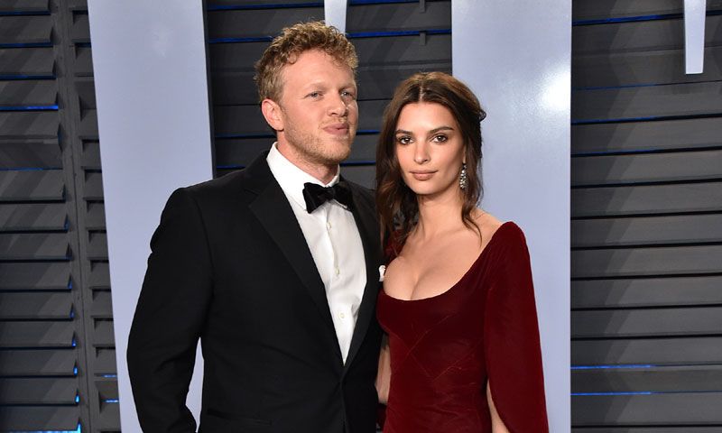El primer posado oficial de Emily Ratajkowski con su marido desata los rumores en las redes sociales