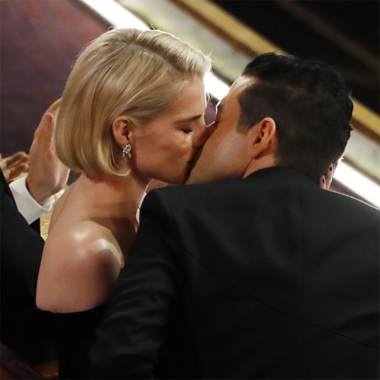 El romántico mensaje de Rami Malek a su novia Lucy Boynton al recoger el Oscar: 'Has capturado mi corazón'