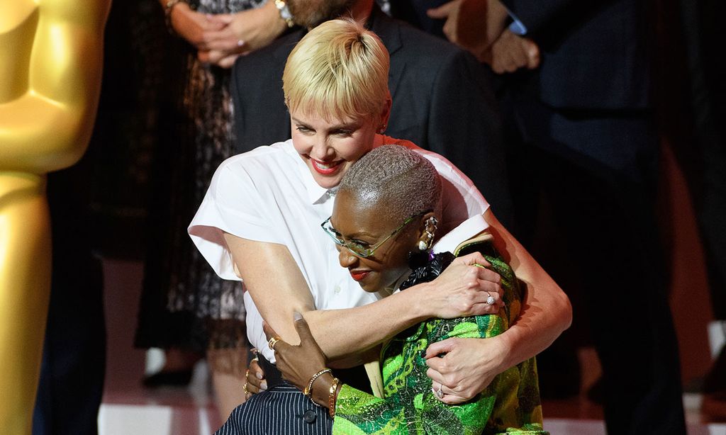 Cynthia Erivo y Charlize Theron