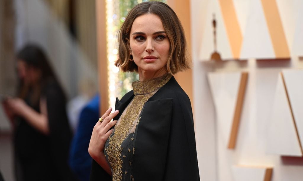 ¿Qué significado tienen los nombres que Natalie Portman llevaba bordados en su capa?