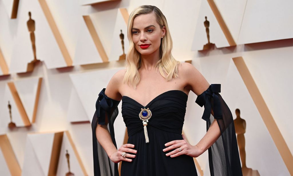 El vestido de Alta Costura que Margot Robbie rescató de las supermodelos de los 90