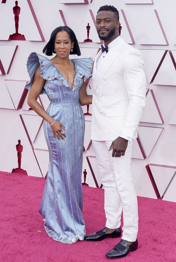 Regina King y su marido en los Oscars
