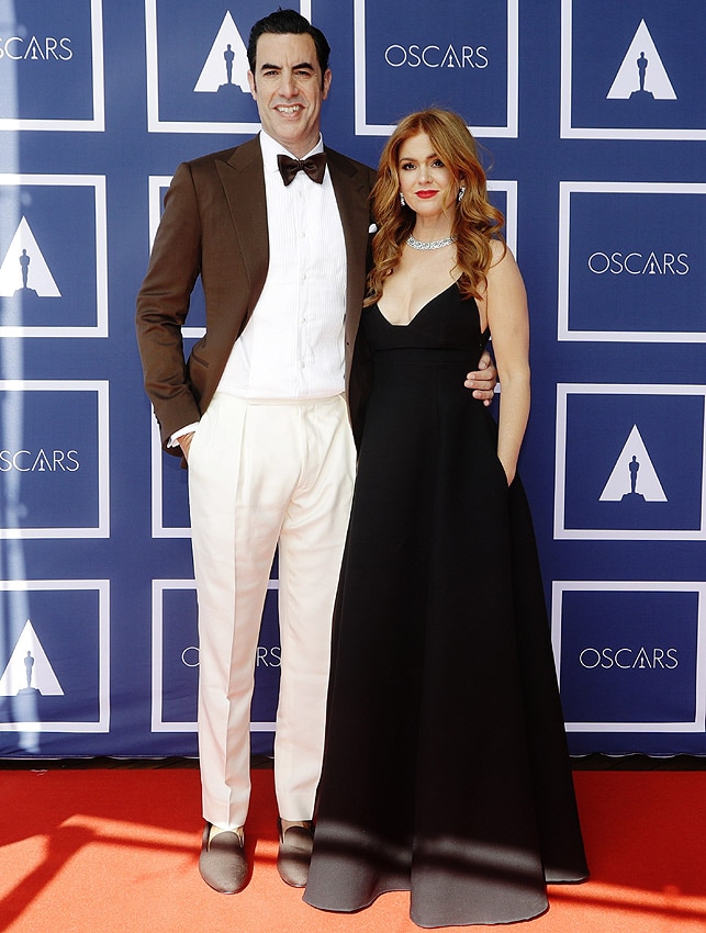 Sacha Baron Cohen y Isla Fisher en los Oscars