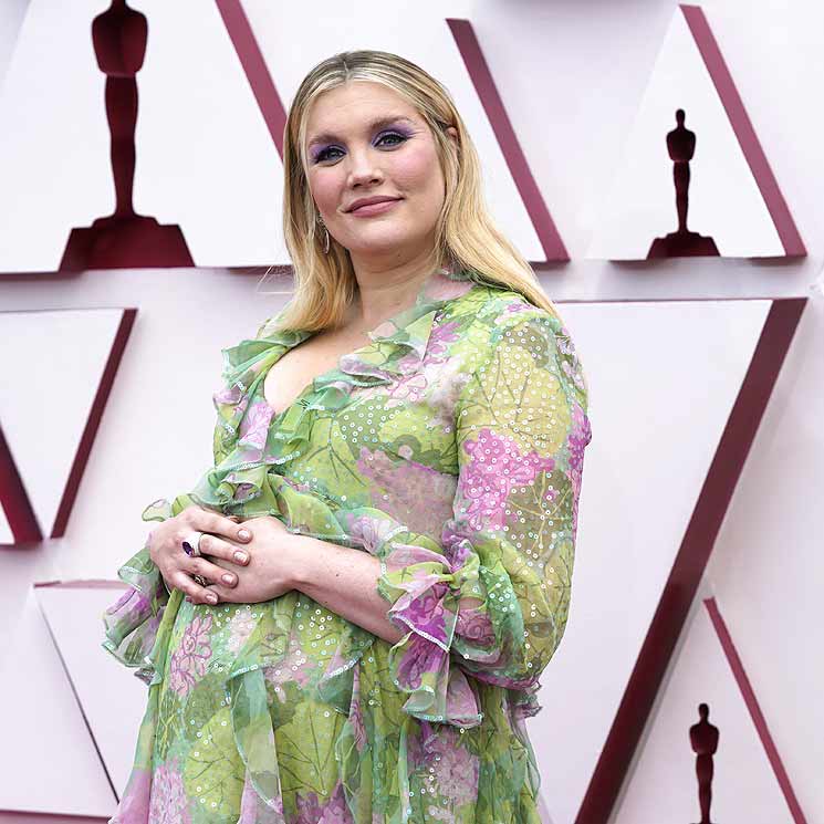 Emerald Fennell presume de embarazo y se alza con el primer Oscar de la noche