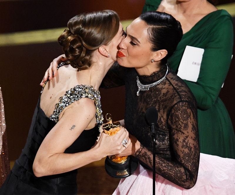 Abrazos al dar el Oscar 2020