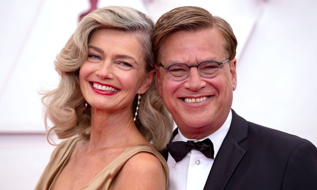 Aaron Sorkin y Paulina Porizkova en los Oscars 2021