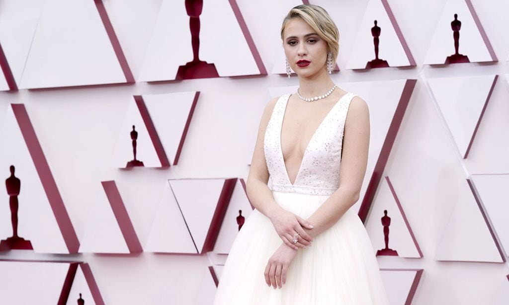 Maria Bakalova, la 'princesa' de los Oscar con su falda de 100 metros de tul francés