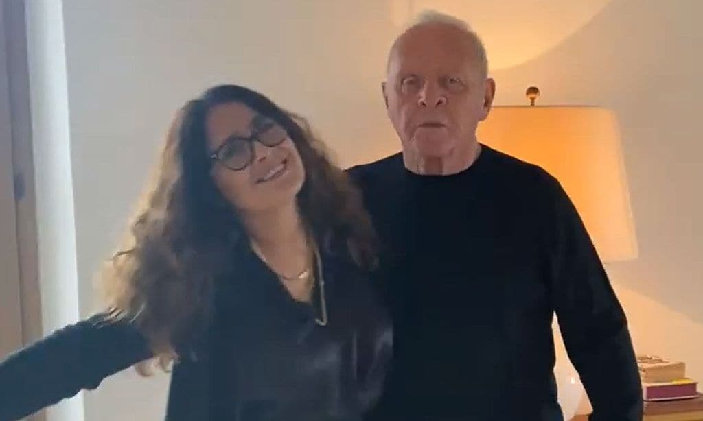 El divertido baile con el que Anthony Hopkins celebra su Oscar junto a Salma Hayek
