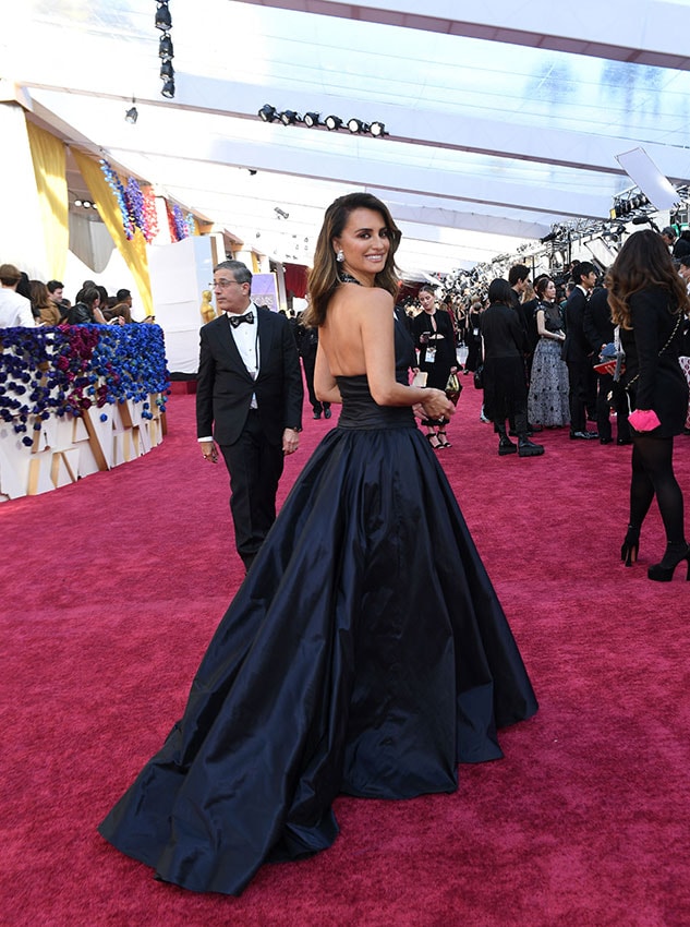 Penélope Cruz devuelve el glamour a los Oscars 2022