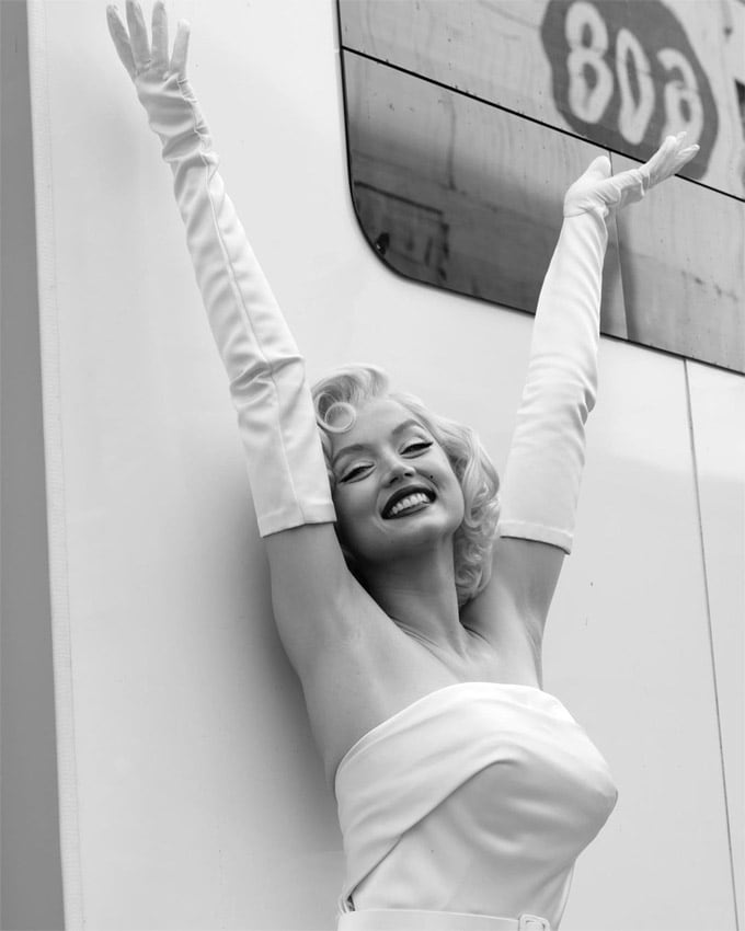 Ana de Armas caracterizada como Marilyn Monroe
