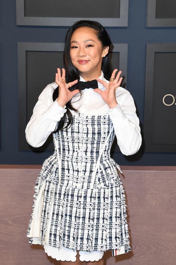 Stephanie Hsu en el almuerzo de los Oscar 2023