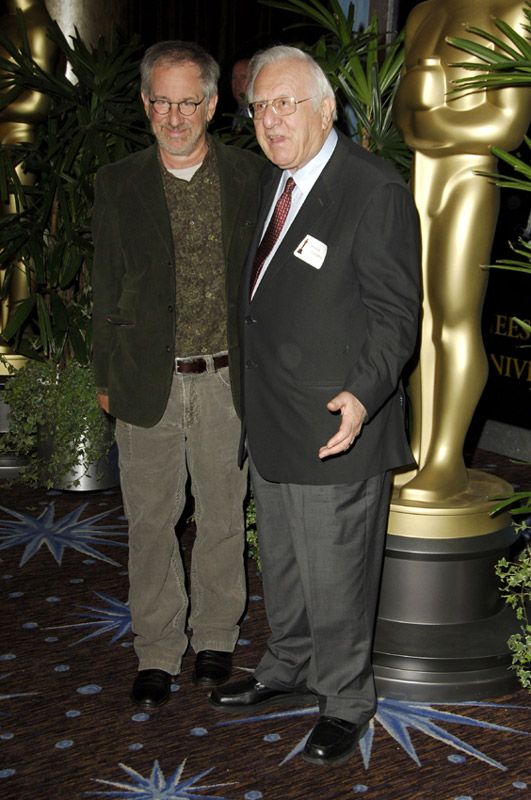 Steven Spielberg junto a su padre 