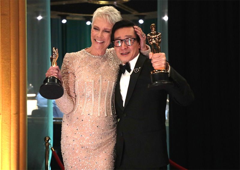 Jamie Lee Curtis y Ke Huy Quan