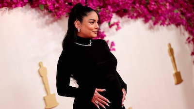 Vanessa Hudgens anuncia así su embarazo en la alfombra roja de los Oscar 2024