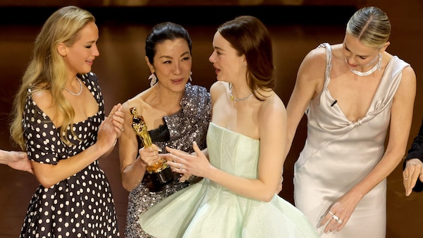 Emma Stone recibe su Oscar