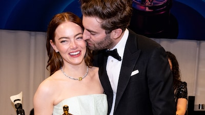 Los románticos gestos de Emma Stone y Dave McCary en los Premios Oscar ¡más cariñosos que nunca!