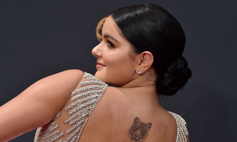 El moño bajo de Ariel Winter y siete versiones más de este recogido para combatir el calor en verano