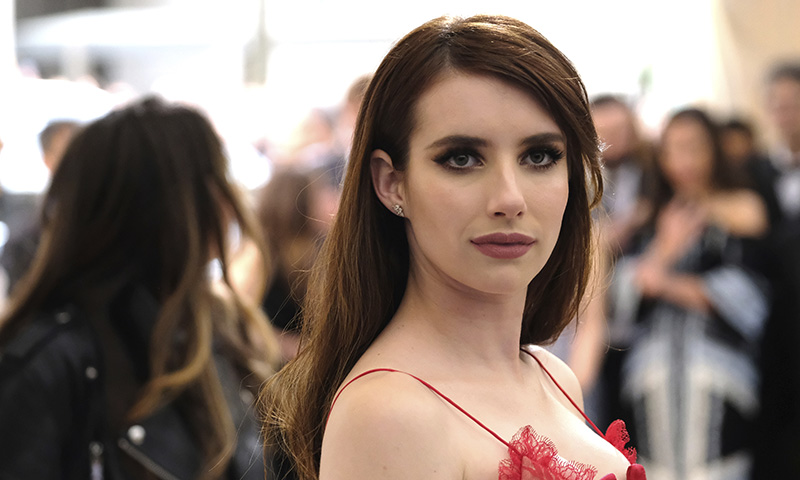 ¿Quieres cambiar la coloración de tu pelo? Fíjate cómo lo hace Emma Roberts