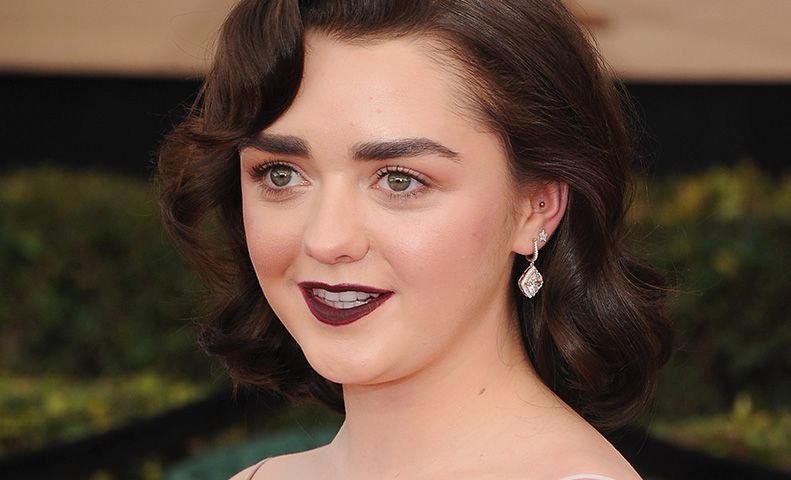 Inspírate en Maisie Williams para llevar una media melena con estilo