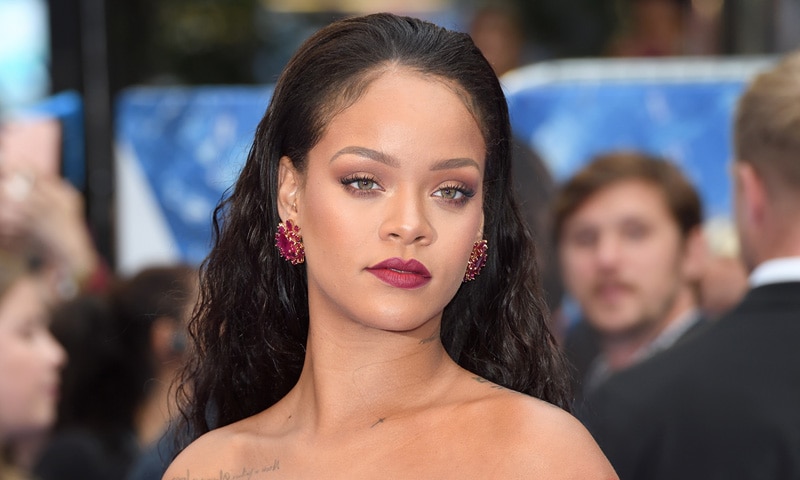 Rihanna y otras celebs que triunfan con los cosméticos 