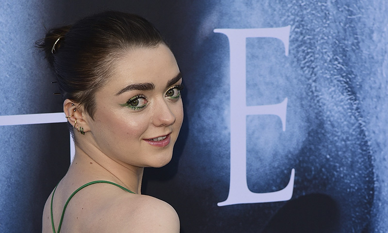 ¡Inspírate en los recogidos de Maisie Williams para deslumbrar!