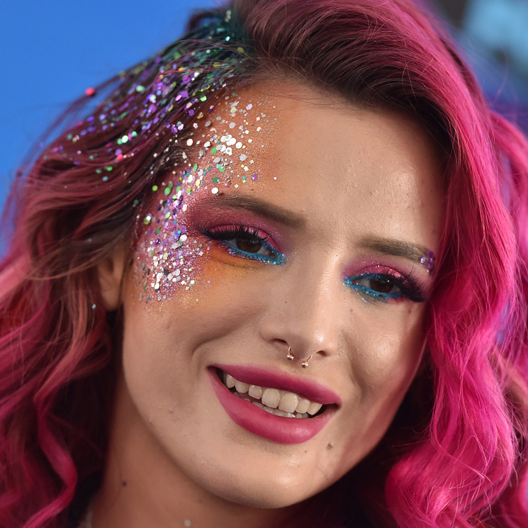 Súmate a la fiebre del 'glitter' con los maquillajes de Bella Thorne, Tylor Hill o Karlie Kloss