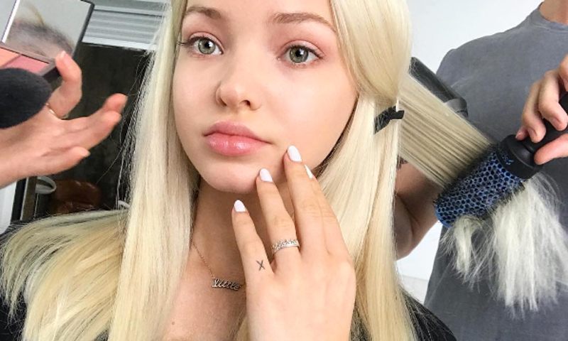 Dove Cameron: brochas y pinceles necesarios para maquillarte