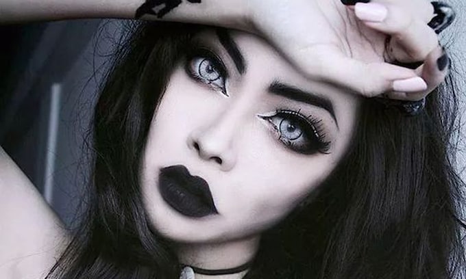 Escoge para tu disfraz de Halloween un maquillaje de estilo gótico