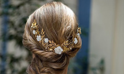 Velo, flores, broches... Siete peinados de novia para combinar con tu tocado