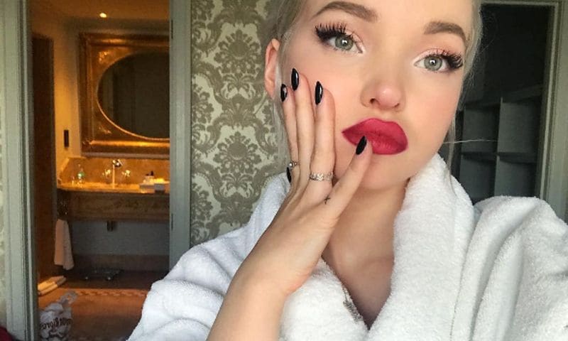 Cómo maquillarte si tienes la piel pálida como Dove Cameron para fiesta de noche piel blanca Cómo maquillarte si tienes la piel pálida como Dove Cameron