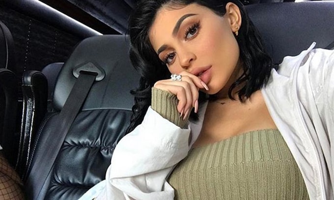 Las uñas postizas de Kylie Jenner y otras opciones para no moderte las uñas