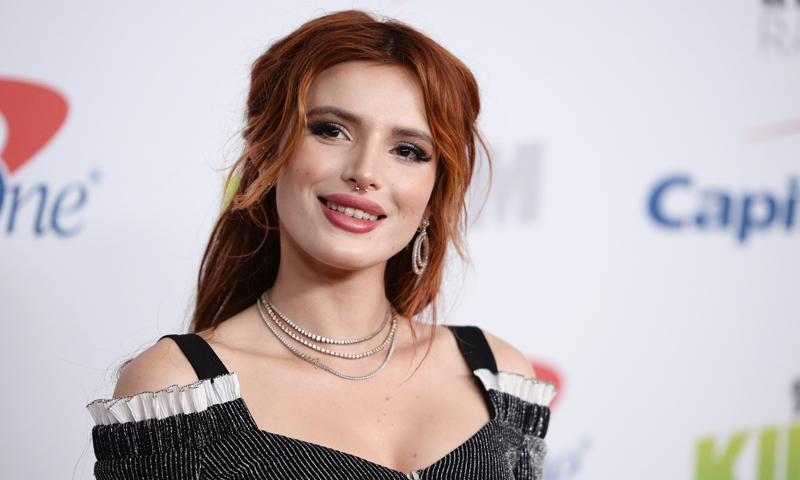 Copia los looks de Bella Thorne en tus fiestas de Navidad con estos looks