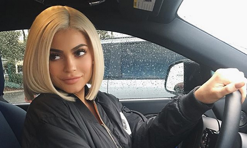 Evita el tono amarillento y presume de rubio como Kylie Jenner con estos tips