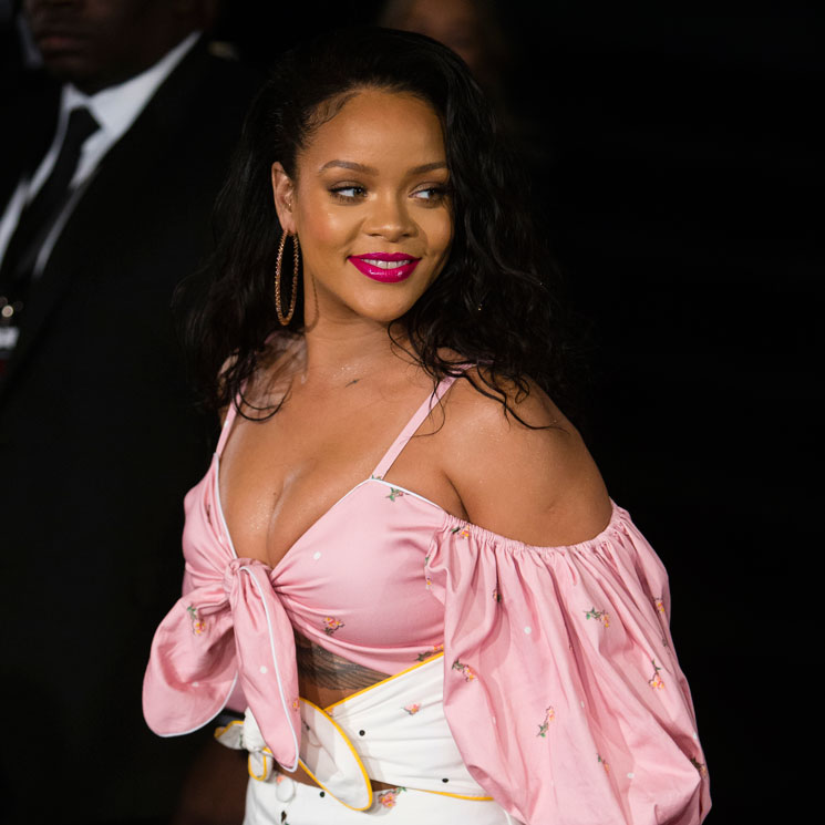 Rihanna presenta lo nuevo de su línea de belleza en las redes sociales