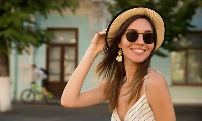 El dermatólogo de moda advierte sobre los daños del sol: incluye protector en tu rutina de belleza