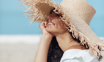 Cómo prevenir las manchas en la cara del sol con los consejos de una profesional