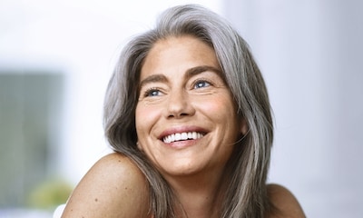 Hormonas, piel y cremas: cómo adaptar tu rutina 'beauty' a partir de los 50, según una experta