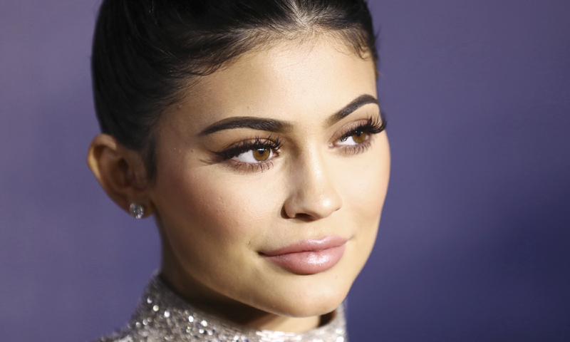 Estos son los básicos de maquillaje que Kylie Jenner usa todos los días