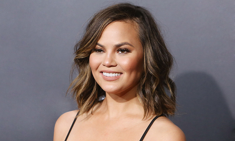 Chrissy Teigen, en el punto de mira por sus declaraciones sobre cirugía estética